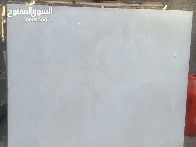 كاشي ارضي للبيع 7 كراتين الكاروتون يحتوي على 4 قطع للبيع مجموع القطع 28