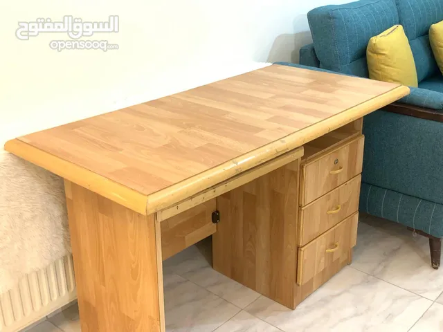 طاولة مكتب للبيع