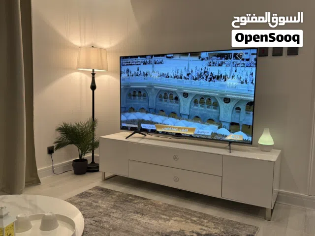 TCL QLED 65” Dolby with TV table