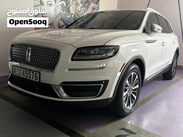 سيارة لينكولن موديل 2021 بالأبيض اللؤلؤي... أناقة لا تُضاهى عنوان التميز والفخامة