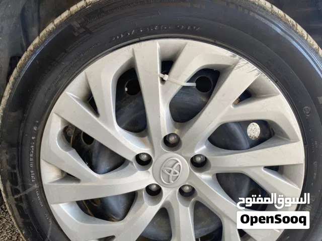 طيس نظاف فيهن خدوش بسيطه وقواعدهن سليمه