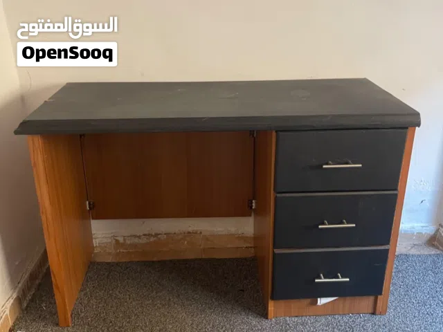 مكتب خشبي للدراسة
