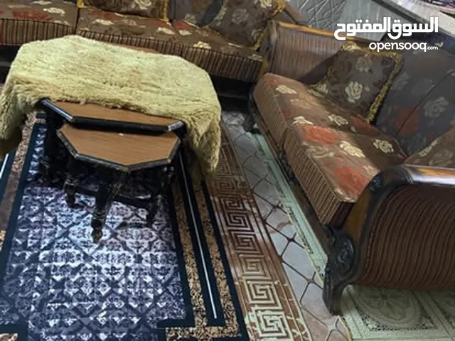 طقم كنب للبيع الخشب زان وثقيل جدا مع طاولة