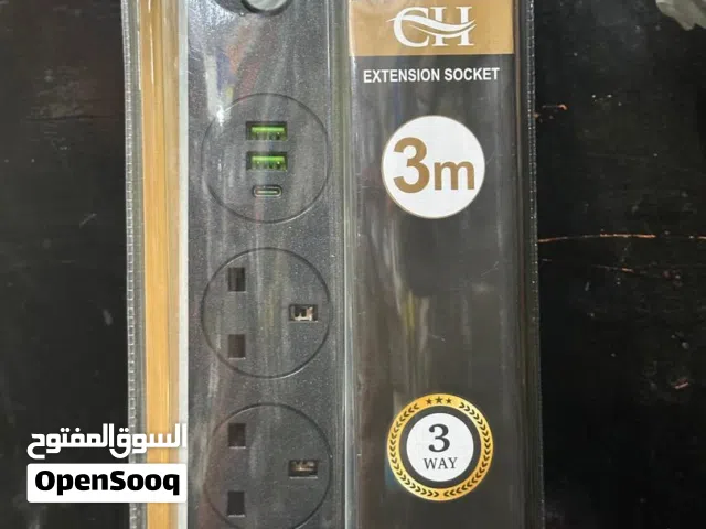 توصيلات كهرباء 3 متر ثلاث منافذ كهرباء ومنفذينUSBومنفذ typ-c الشحن السريع ب3000 ريال