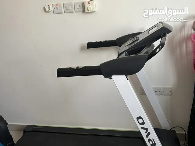 جهاز مشي وركض ((السعر غير قابل للتفاوض))
