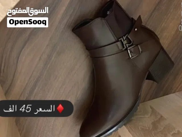 بوت اسطالي جوزي قياس 41 كعب 5سم مبطن باسفنج