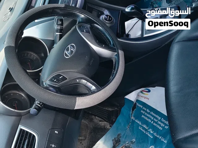 2013 هيونداي افانتي Standard