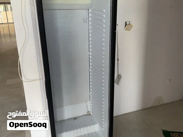 للبيع أدوات مطبخ أفران وطاولتين فريزر وثلاجة