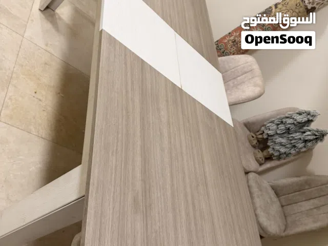 طاولة طعام