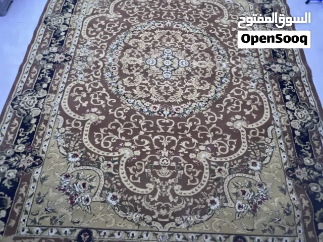 زولية  تفيد لغرف النوم و للإستقبال تحتاج غسل فقط