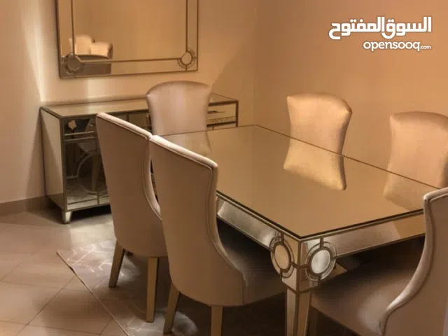 غرفة طعام مع ملحقاتها