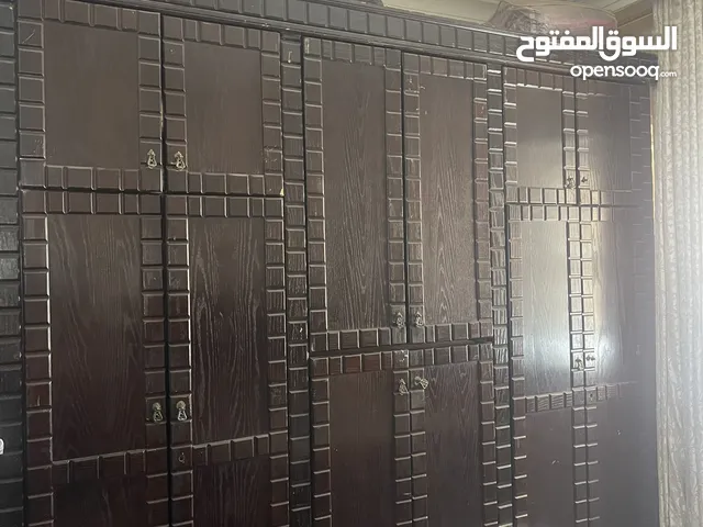 غرفة نوم تحتاج إلى صيانة