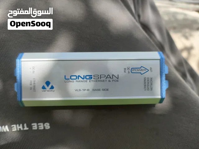 هذا الجهاز هو Veracity LONGSPAN (Base Side)، وهو موسع إيثرنت (Ethernet) وطاقة عبر الإيثرنت (PoE) عال