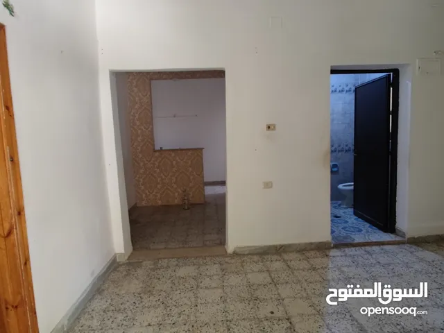 81 m2 2 Bedrooms Townhouse for Rent in Tripoli Al-Sabaa