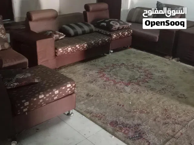 عنوان الإعلان: للبيع المستعجل.. طقم كنب أمريكي 6 قطع نظيف جداً (لقطة)  النص: السلام عليكم، للبيع الس
