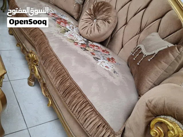 طقم كنب للبيع جديد تقريبا بحالة ممتازه