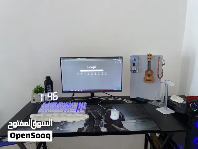 طاولة كمبيوتر بحالة ممتازة استعمال خفيف جداً