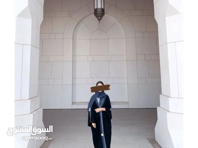 العبايه باللون الاسود الطول 54
