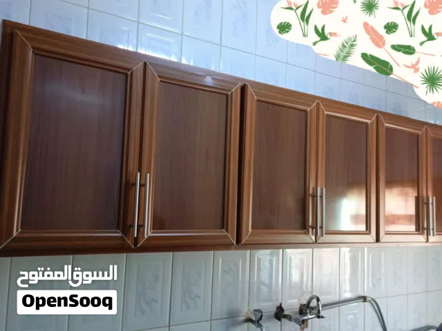 مطبخ المنيوم علوي وسفلي مستعمل للبيع مع الرخام والمجلى