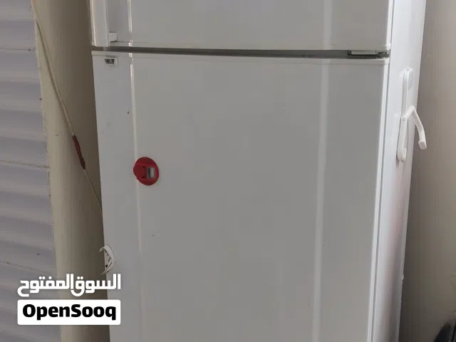 ثلاجة كبيرة