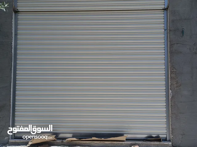 متوفر مخازن عدد 3 مفتوحه على بعض تصلح كمستودعات او لتخزين البضاعه