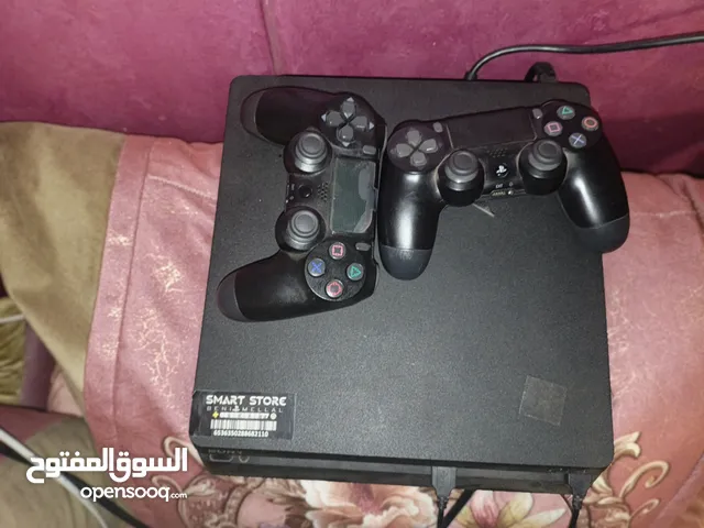 PS4 slim online avec deux manetes