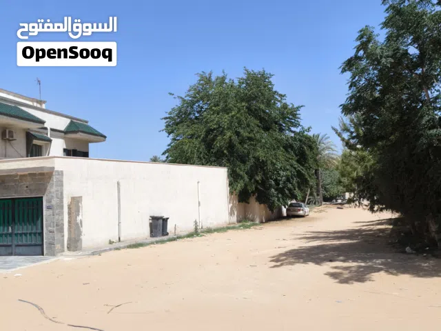 فيله للمدارس الخاصه مع حديقه كبيره  تصلح تكون مدرسه خاصه