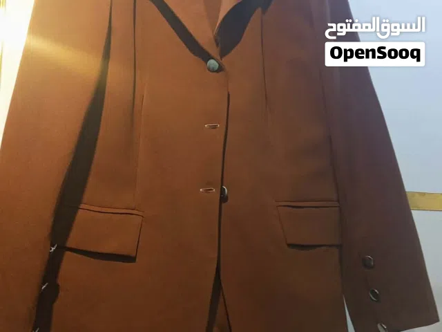 عندي بدلة رسمية بُنية لبستها يوم مناقشتي بس للبيع ب300وللعلم قماشها راقي مقاس 46