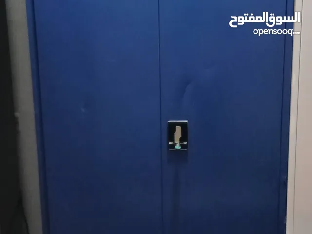 دولاب مع مرتبه 90/190 مع غساله محتاجه قطعه للتشغيل