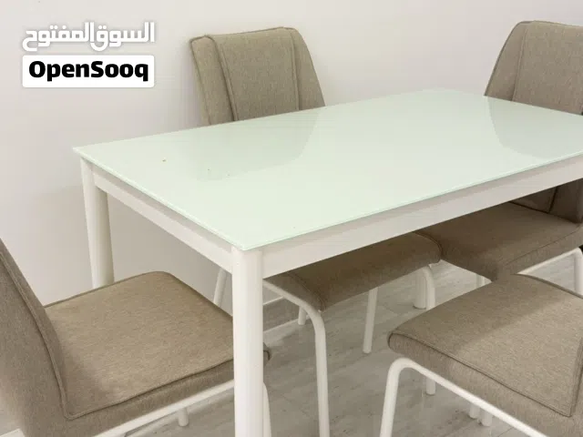 طاولة طعام 4 اشخاص