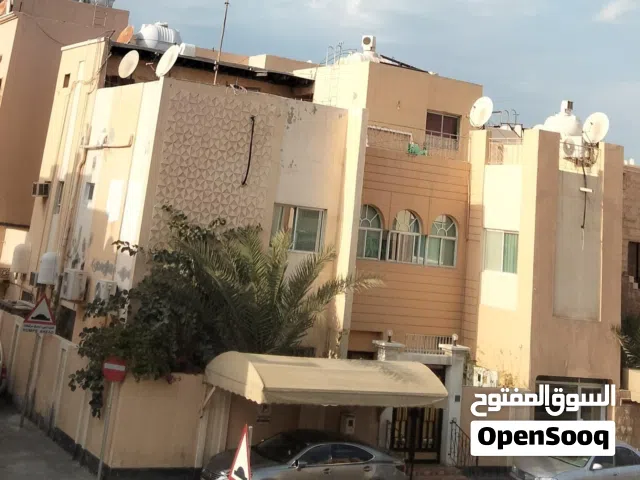 1 executive room available near tariq pastries Muharraq Block 210. furnished with  sharing Bathroom