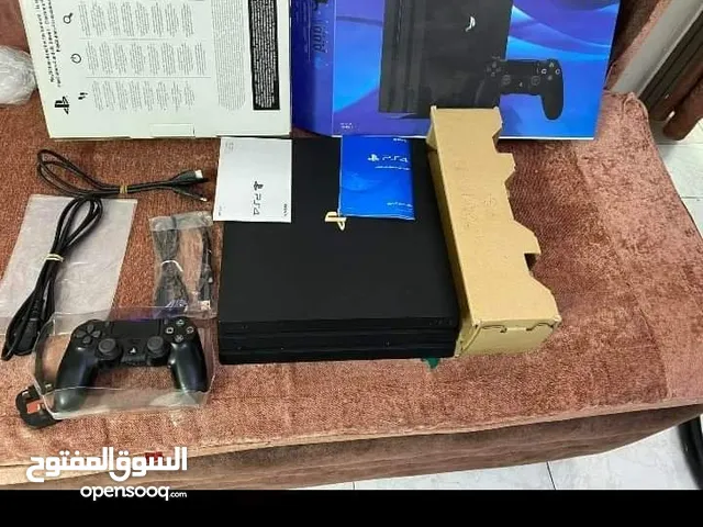 ps4 pro 1t like new with box&4 game