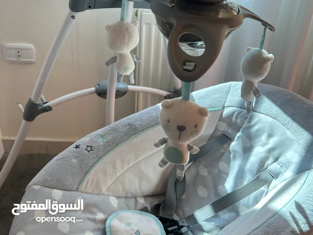 اغراض اطفال بعضها جديد و شبه جديد