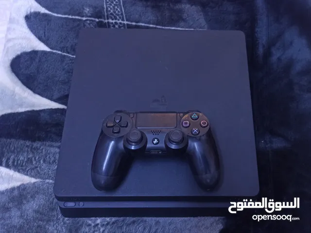 عرطة العرطة بلايستيشن 4 سليم نظام 9 نظيف مع جميع جداً ومختم بلاصق الوكالة وعليه ضمان طويل جداً