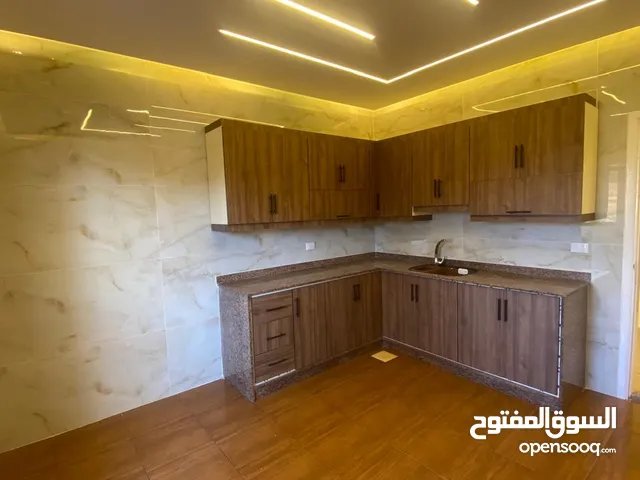 شقه مميزه للبيع في جدرا كل طابق شقه