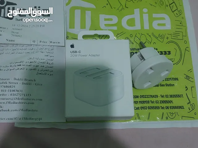 شاحن ايفون اصلي 20 واط جديد لم يتم استخدامه كتير ... حالته جديد لسه