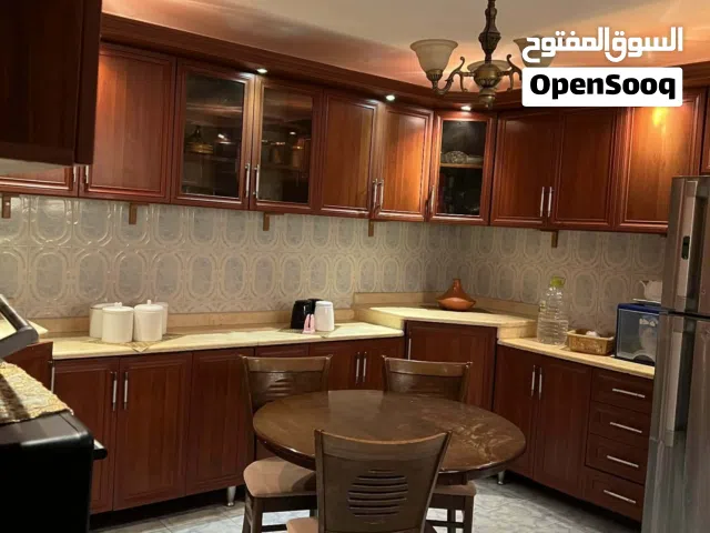 شقة صغيرة للإيجار نظام استديو في السراج كوبري الثلاجات بالقرب من مخبز رغيف بسعر 1750د وعمولة مكتب نص