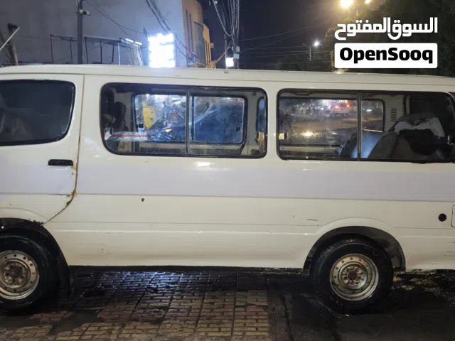 1995 تويوتا هايس LUX