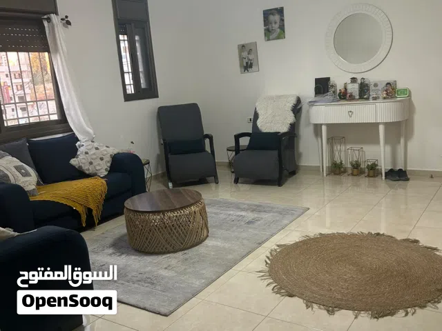 شقة للاجار في شارع الارسال / حي المصايف بالقرب من مدرسة الاوائل