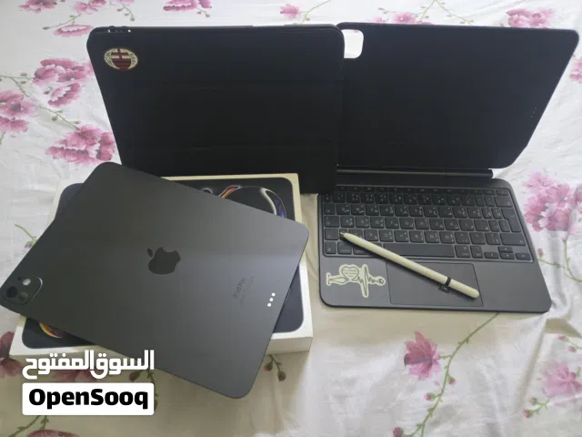 ipad pro m4  brand new  it comes with apple keyboard and pen original keyboard 1700 aed I buy