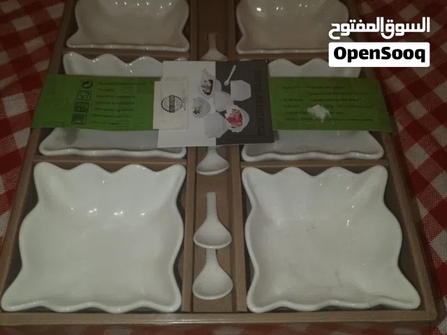 طقم أدوات طعام كامل - بحالة ممتازة