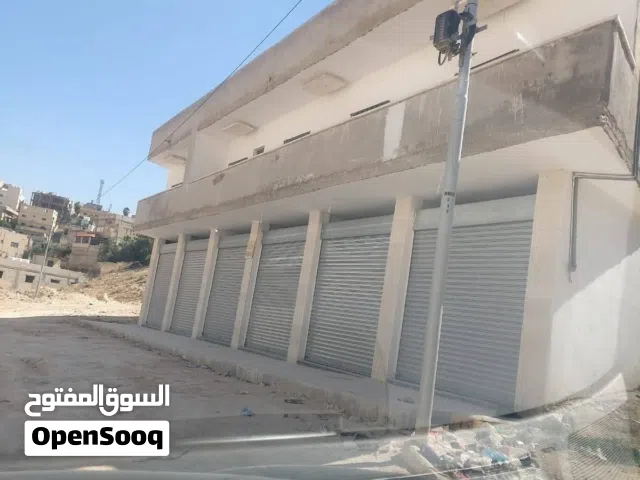 مخازن ومستودعات للايجار موقع حيوي فيهم 3فاز عدد 6