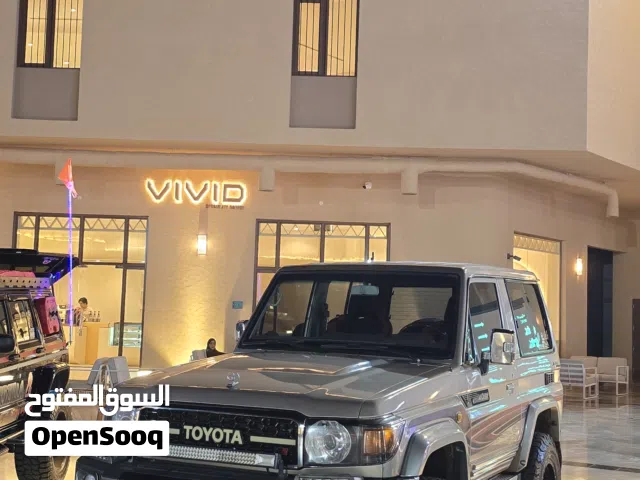 2010 تويوتا لاند كروزر Land Cruiser 70