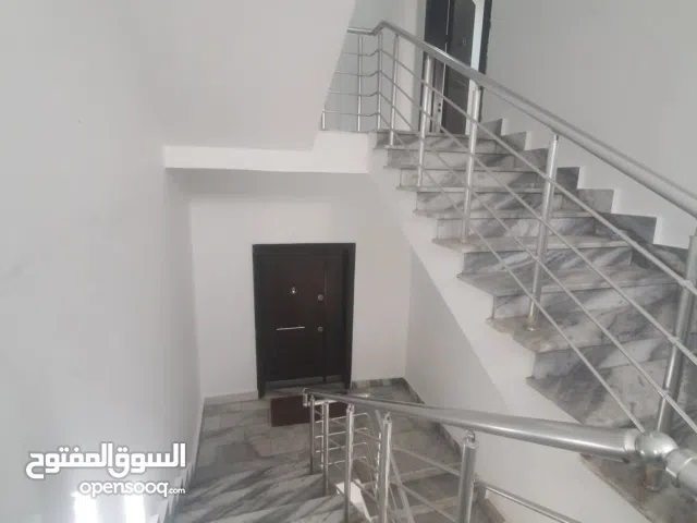 شقتين مكتبية وإدارية فوق بعضهم للإيجار في مدينة طرابلس منطقة زناته في طريق زناته القديمة بعد حلويات