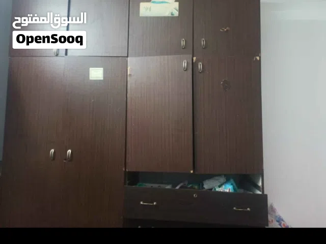 خزانة خشب فرومايكا. ثقيل