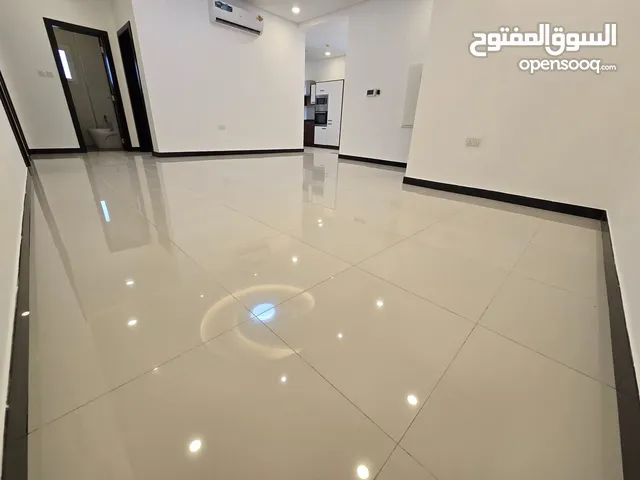شقه للايجار نص مفروش طابق ارضي في سند