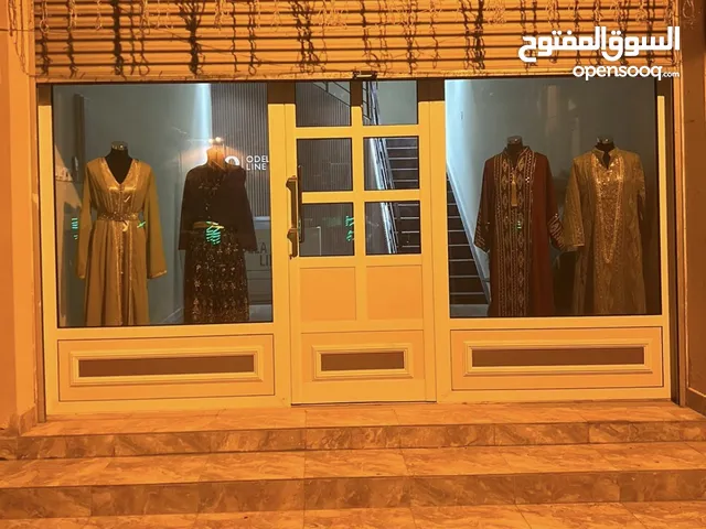 محل ملابس مجهز بكل شيء