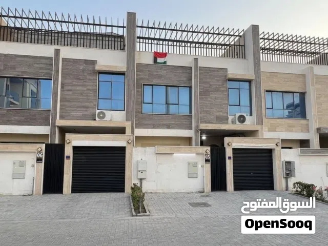 فيلا مودرن فاخرة للبيع في الزاهية  عجمان