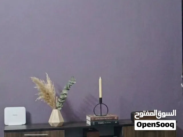 طاولة تلفزيون بحالة ممتازة