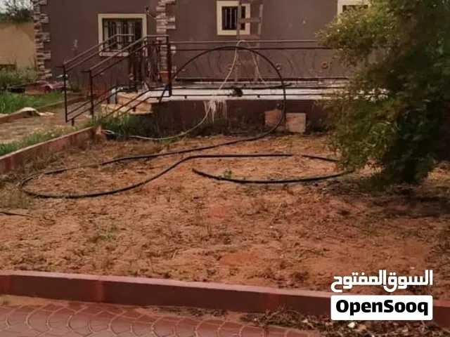بيع استراحه 500متر منطقه سكنيه هاديه قرب المسجد ومدرسه في خلة فارس تاجوراء مسقوف 70 متر
